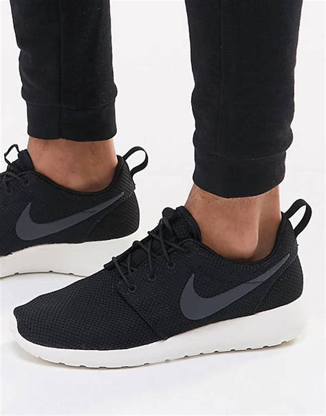 Schwarze Nike Rush Run online 